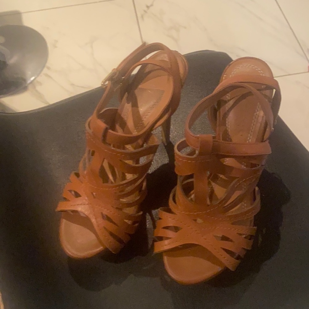 Guess shoes sandals /heels